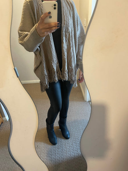 Ribbed cardigan with fringe hem