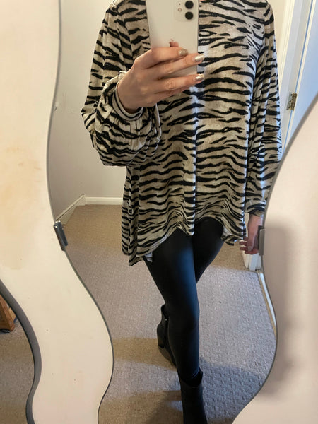Volume sleeve with high low hem