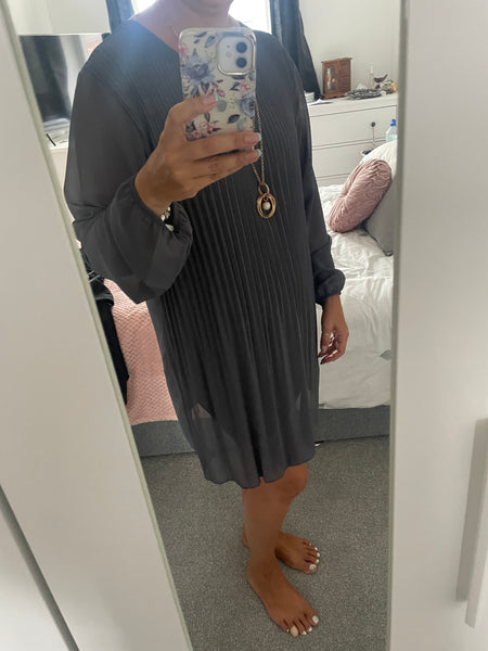 Long sleeve pleated necklace mini shift dress