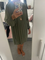 Long sleeve pleated necklace dress