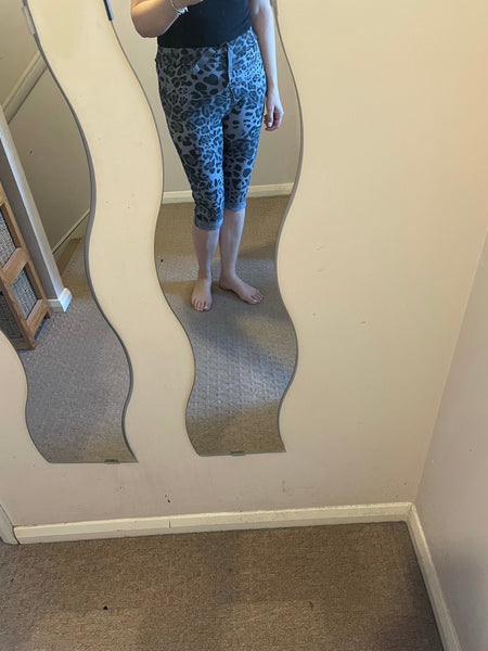 Magic leopard print cropped trousers