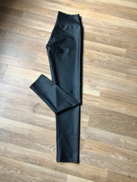High waisted wet look leggings