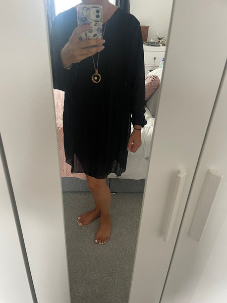 Long sleeve pleated necklace dress