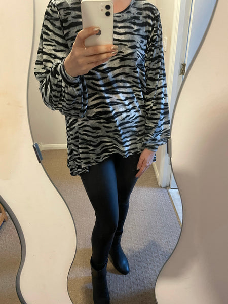 Volume sleeve high low hem top